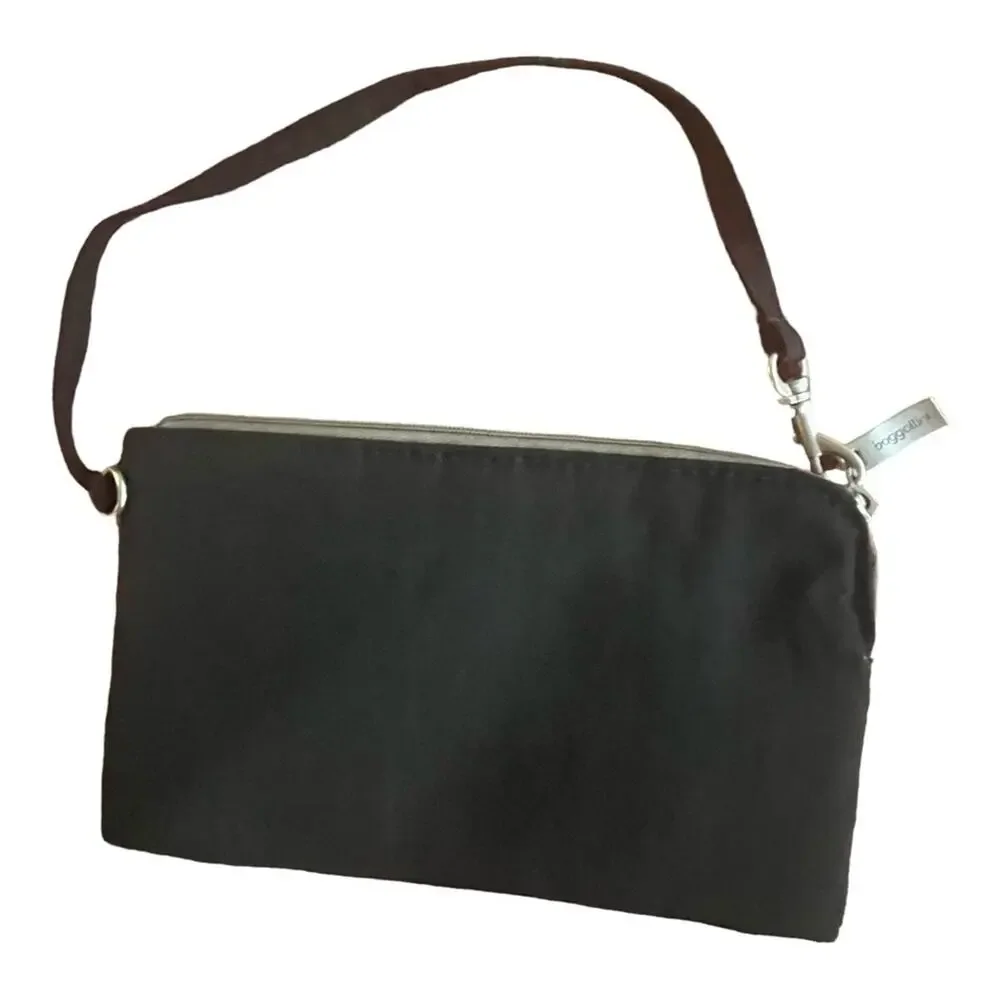 Baggallini  Black 3 Card Slot Small Wristlet